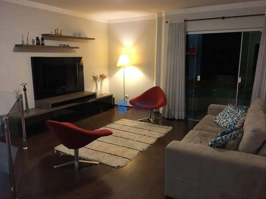 Sobrado com 3 quartos à venda, 260m2 em Parque Jamaica, Londrina - PR - imagem 8 Foto 8 de Sobrado com 3 quartos à venda, 260m2 em Parque Jamaica, Londrina - PR