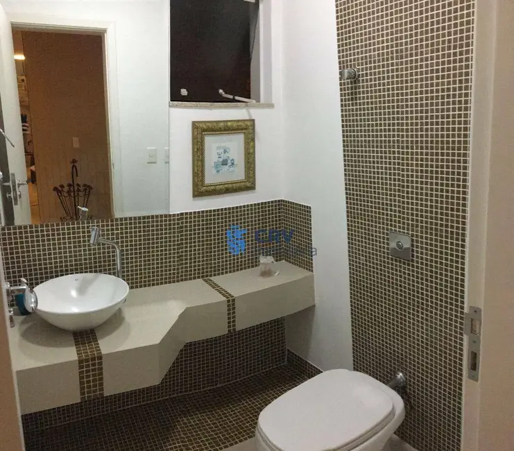 Sobrado com 3 quartos à venda, 260m2 em Parque Jamaica, Londrina - PR - imagem 4 Foto 4 de Sobrado com 3 quartos à venda, 260m2 em Parque Jamaica, Londrina - PR