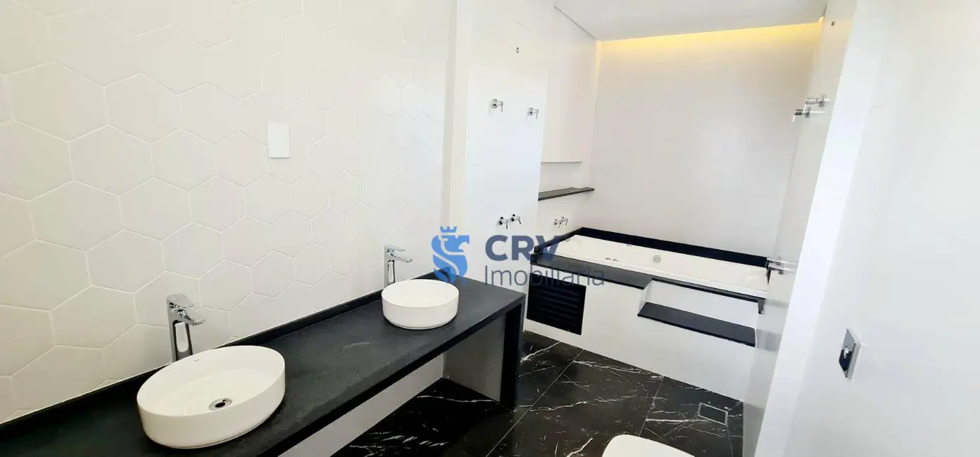 Foto 9 de Sobrado com 3 quartos à venda, 255m2 em Conjunto Habitacional Alexandre Urbanas, Londrina - PR