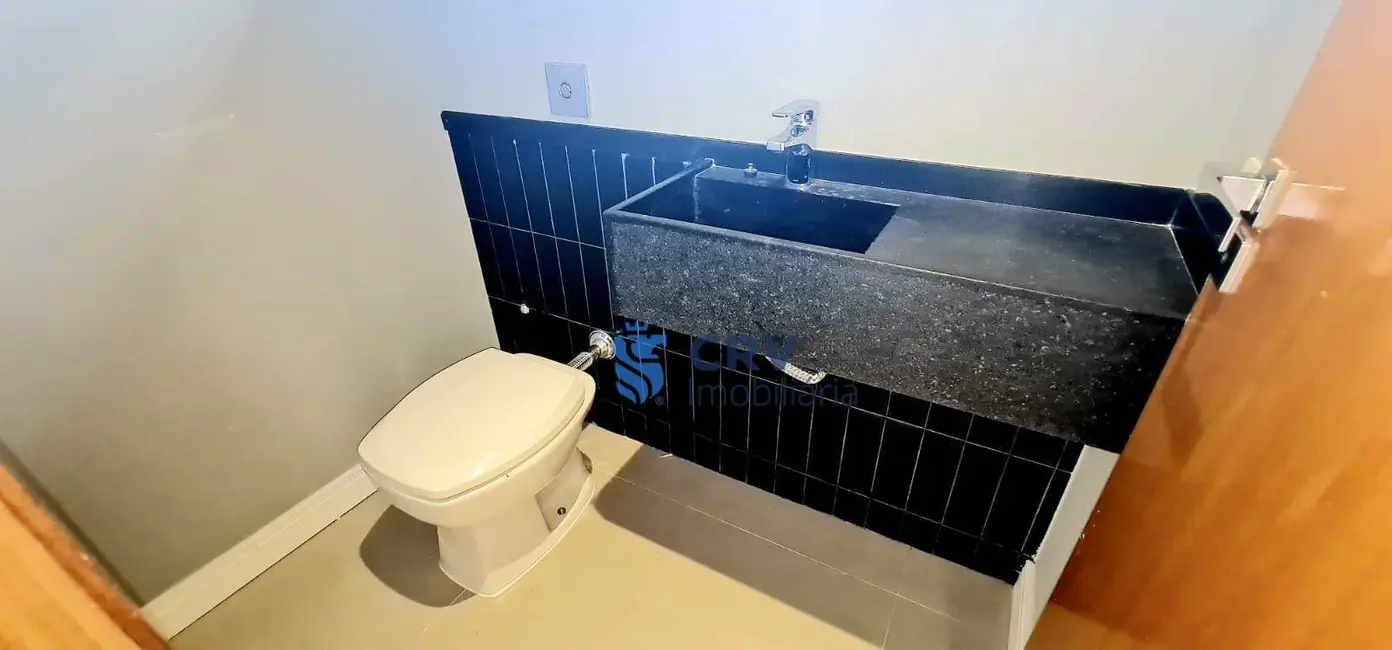 Foto 5 de Sobrado com 3 quartos à venda, 255m2 em Conjunto Habitacional Alexandre Urbanas, Londrina - PR