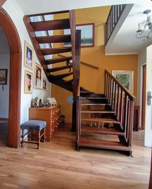 Casa com 3 quartos à venda, 291m2 em Kennedy, Londrina - PR - imagem 3 Foto 3 de Casa com 3 quartos à venda, 291m2 em Kennedy, Londrina - PR