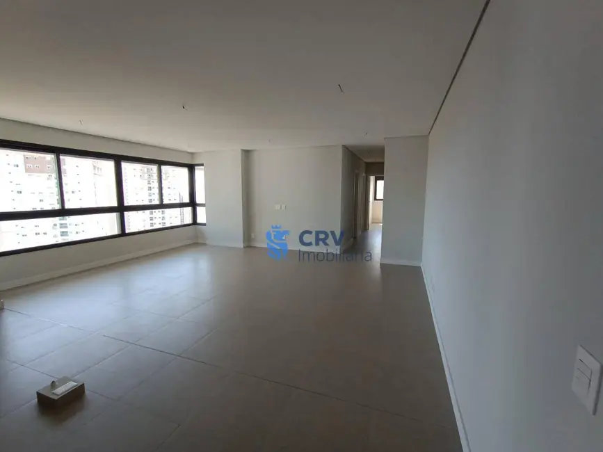 Apartamento com 3 quartos à venda, 136m2 em Londrina - PR - imagem 3 Foto 3 de Apartamento com 3 quartos à venda, 136m2 em Londrina - PR
