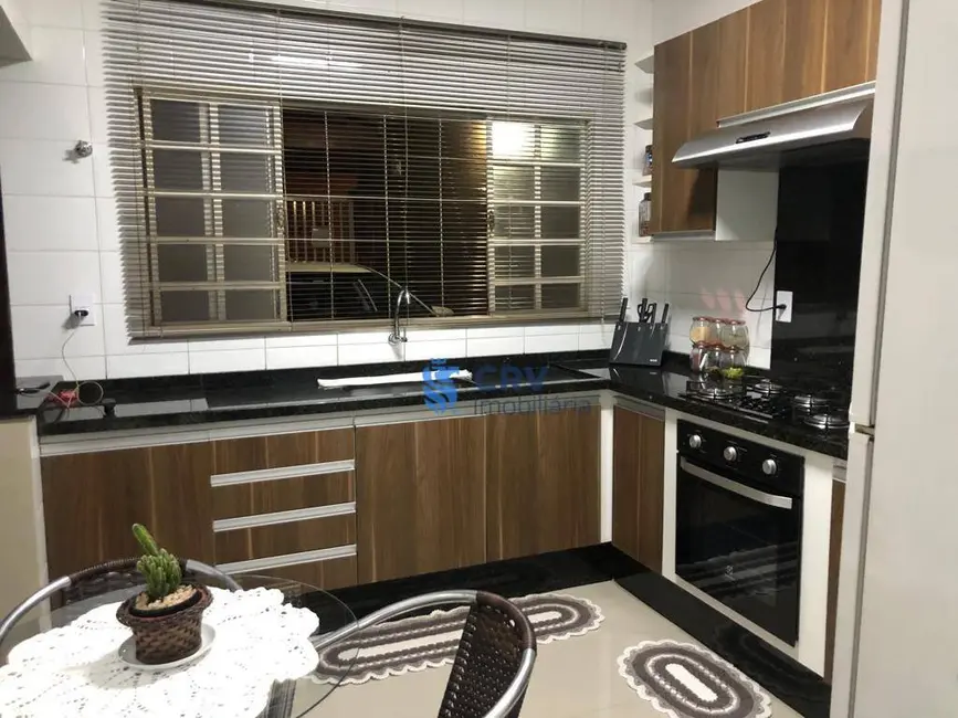 Foto 1 de Casa com 2 quartos à venda, 150m2 em Jardim Continental, Londrina - PR