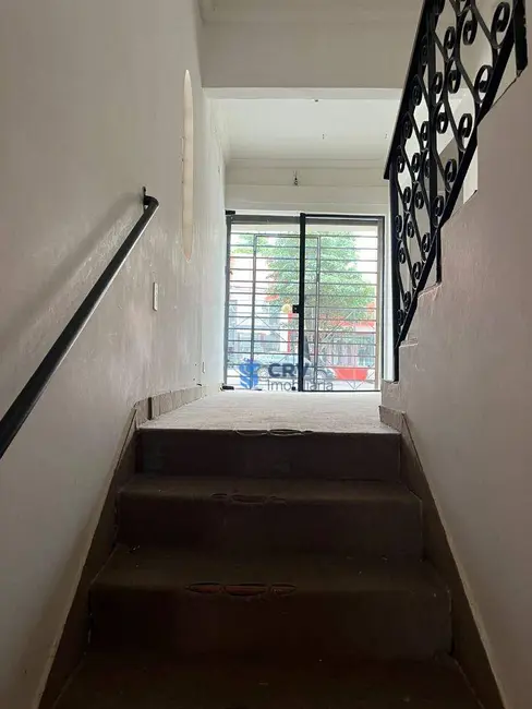 Casa com 3 quartos à venda, 378m2 em Centro, Londrina - PR - imagem 8 Foto 8 de Casa com 3 quartos à venda, 378m2 em Centro, Londrina - PR