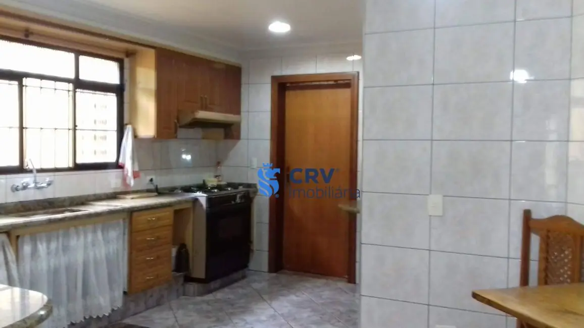 Foto 4 de Sobrado com 3 quartos à venda, 360m2 em Santos Dumont, Londrina - PR