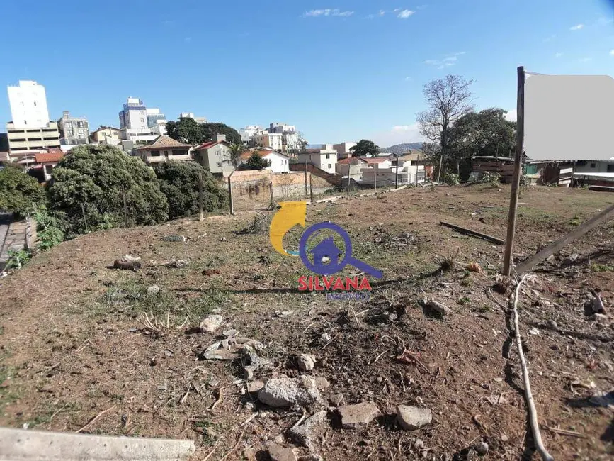 Foto 2 de Terreno / Lote à venda, 723m2 em Heliópolis, Belo Horizonte - MG