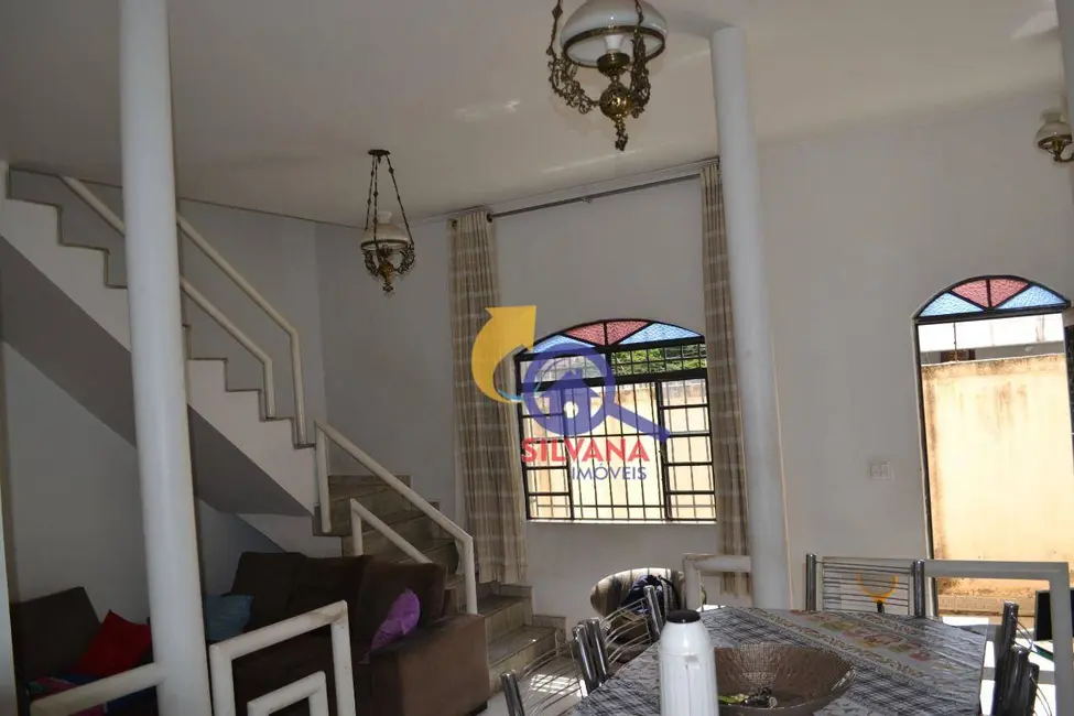 Foto 1 de Casa com 4 quartos à venda, 360m2 em Dona Clara, Belo Horizonte - MG