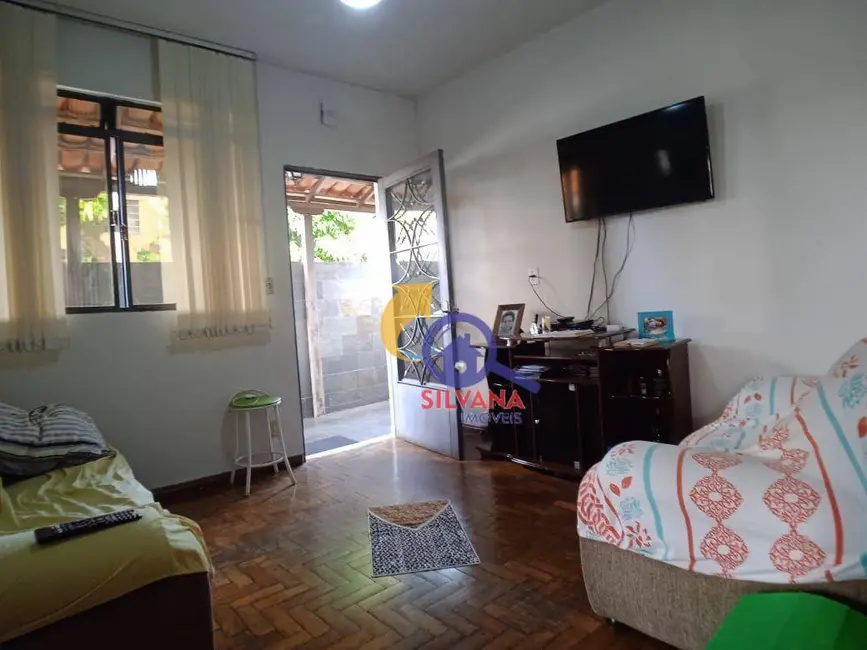 Foto 1 de Casa com 2 quartos à venda, 300m2 em Vera Cruz, Belo Horizonte - MG