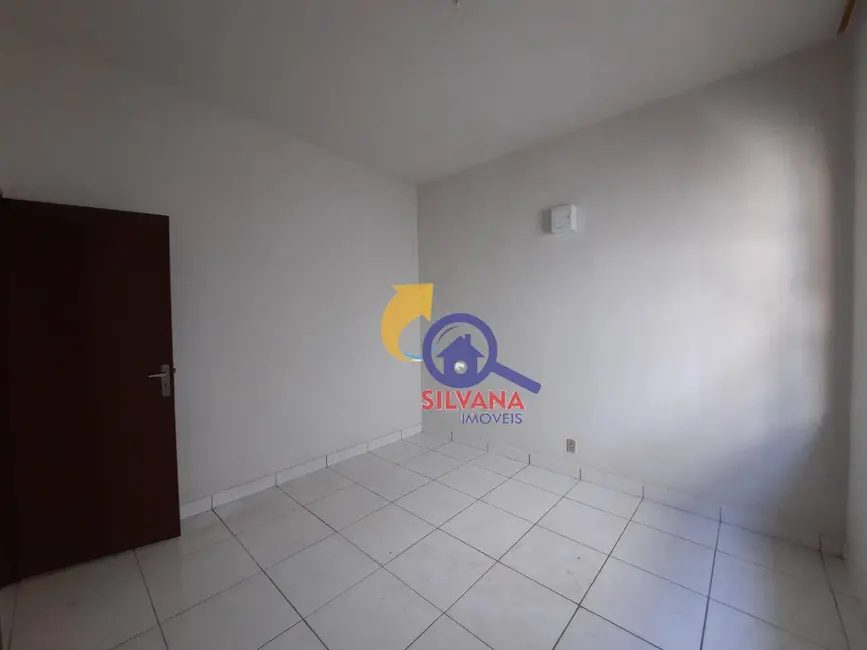 Foto 8 de Casa com 2 quartos para alugar, 360m2 em Ipiranga, Belo Horizonte - MG