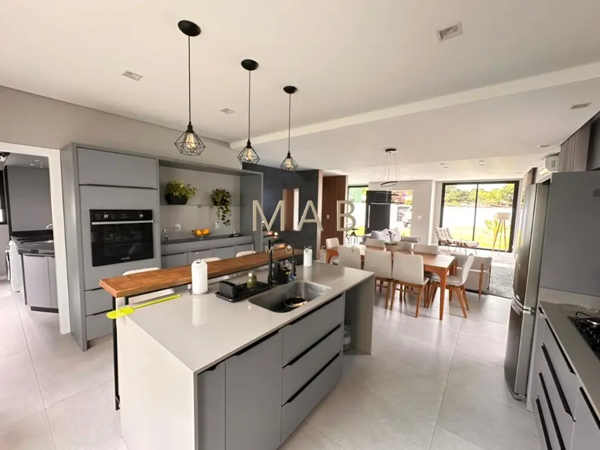 Foto 1 de Casa com 4 quartos à venda, 420m2 em São João do Rio Vermelho, Florianopolis - SC