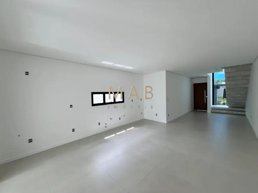 Foto 2 de Casa com 3 quartos à venda, 150m2 em Ingleses do Rio Vermelho, Florianopolis - SC