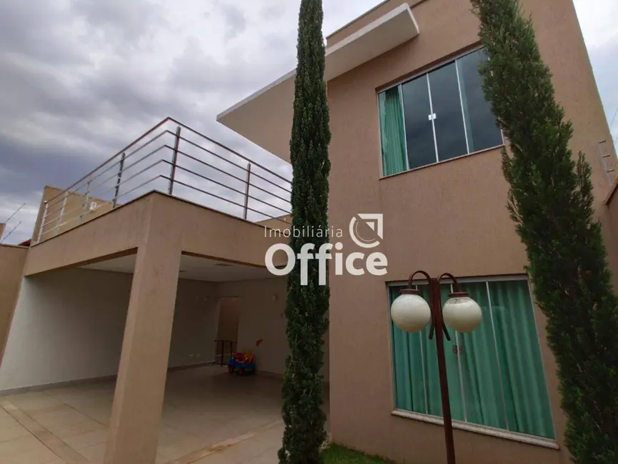 Casa com 3 quartos à venda, 300m2 em São Carlos, Anapolis - GO - imagem 2 Foto 2 de Casa com 3 quartos à venda, 300m2 em São Carlos, Anapolis - GO