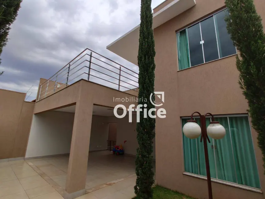 Casa com 3 quartos à venda, 300m2 em São Carlos, Anapolis - GO - imagem 3 Foto 3 de Casa com 3 quartos à venda, 300m2 em São Carlos, Anapolis - GO