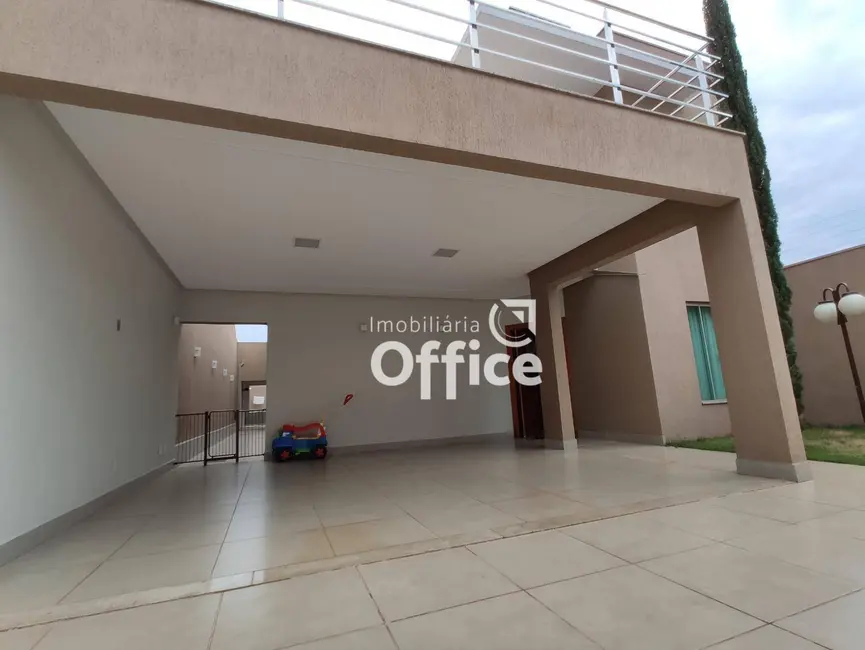 Casa com 3 quartos à venda, 300m2 em São Carlos, Anapolis - GO - imagem 1 Foto 1 de Casa com 3 quartos à venda, 300m2 em São Carlos, Anapolis - GO