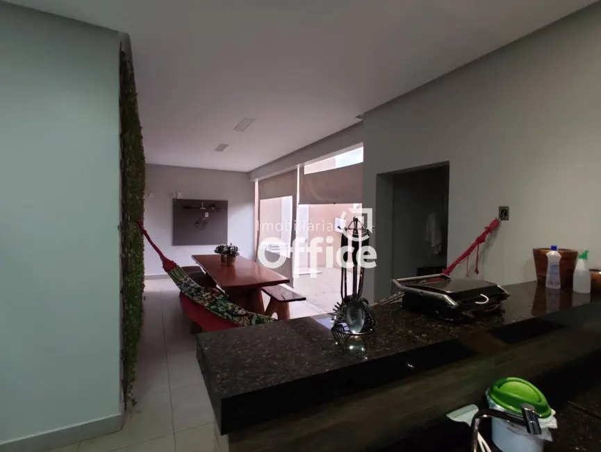 Casa com 3 quartos à venda, 300m2 em São Carlos, Anapolis - GO - imagem 4 Foto 4 de Casa com 3 quartos à venda, 300m2 em São Carlos, Anapolis - GO