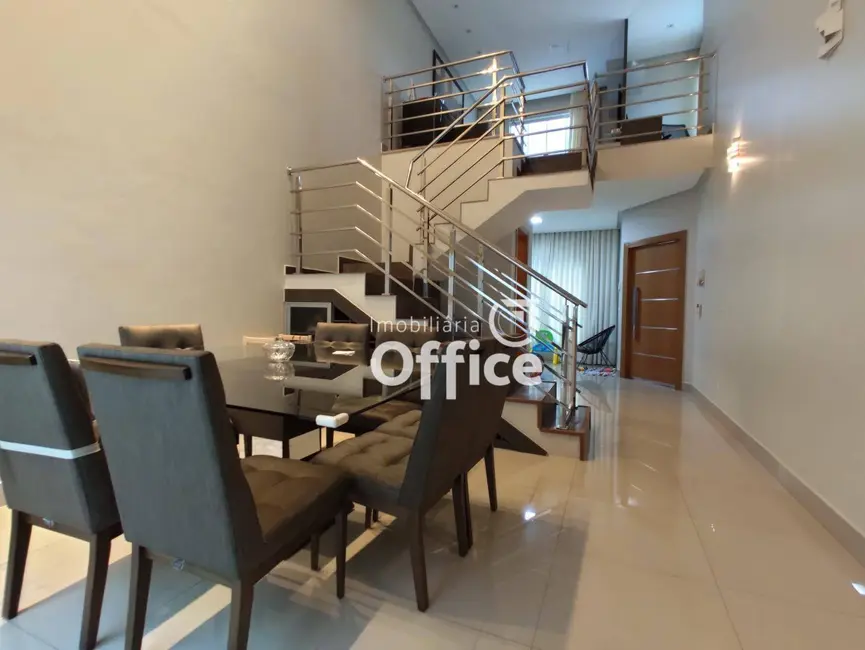 Casa com 3 quartos à venda, 300m2 em São Carlos, Anapolis - GO - imagem 5 Foto 5 de Casa com 3 quartos à venda, 300m2 em São Carlos, Anapolis - GO