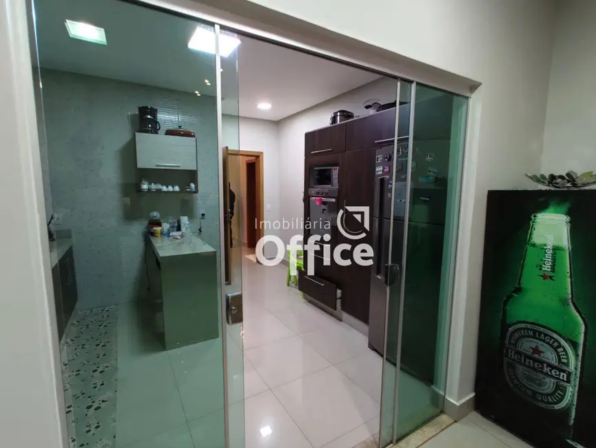 Casa com 3 quartos à venda, 300m2 em São Carlos, Anapolis - GO - imagem 9 Foto 9 de Casa com 3 quartos à venda, 300m2 em São Carlos, Anapolis - GO