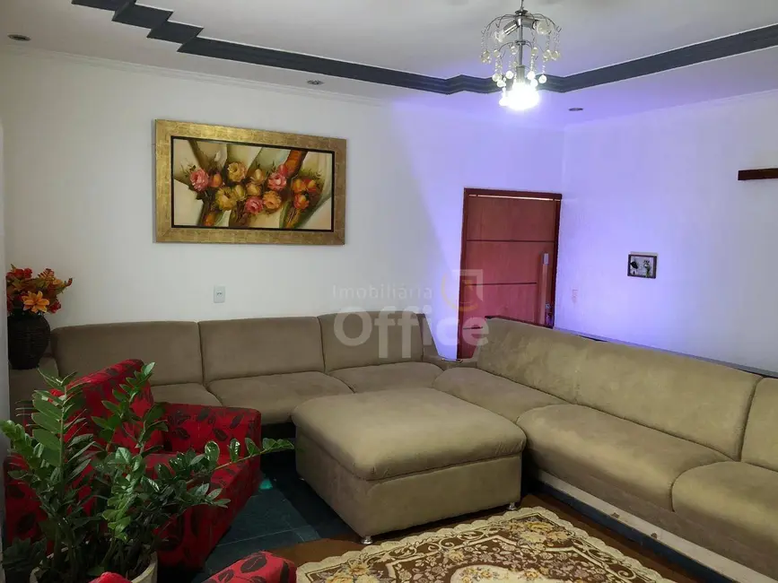 Casa com 5 quartos à venda, 300m2 em Residencial Portal do Cerrado, Anapolis - GO - imagem 5 Foto 5 de Casa com 5 quartos à venda, 300m2 em Residencial Portal do Cerrado, Anapolis - GO