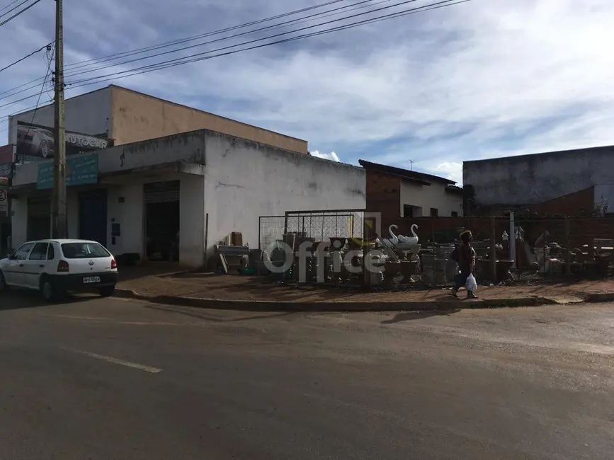 Foto 1 de Terreno / Lote à venda, 351m2 em Vila Jaiara, Anapolis - GO