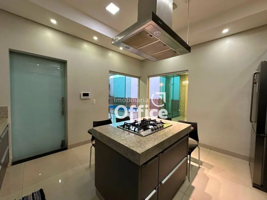 Casa com 4 quartos à venda, 368m2 em Residencial Jardins do Lago, Anapolis - GO - imagem 8 Foto 8 de Casa com 4 quartos à venda, 368m2 em Residencial Jardins do Lago, Anapolis - GO