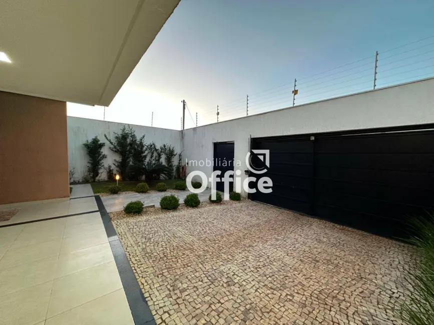 Casa com 4 quartos à venda, 368m2 em Residencial Jardins do Lago, Anapolis - GO - imagem 3 Foto 3 de Casa com 4 quartos à venda, 368m2 em Residencial Jardins do Lago, Anapolis - GO