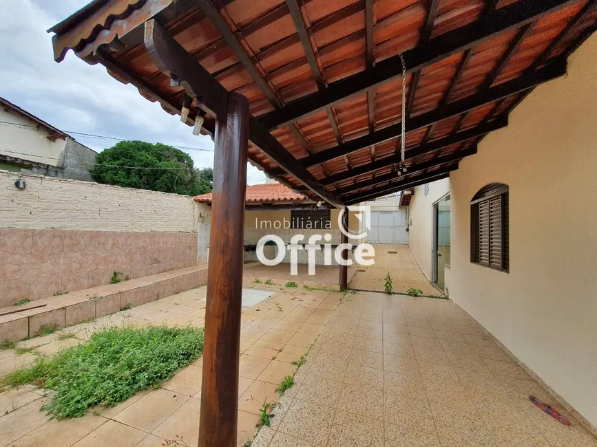 Foto 5 de Casa com 3 quartos à venda, 600m2 em Vila Santa Isabel, Anapolis - GO