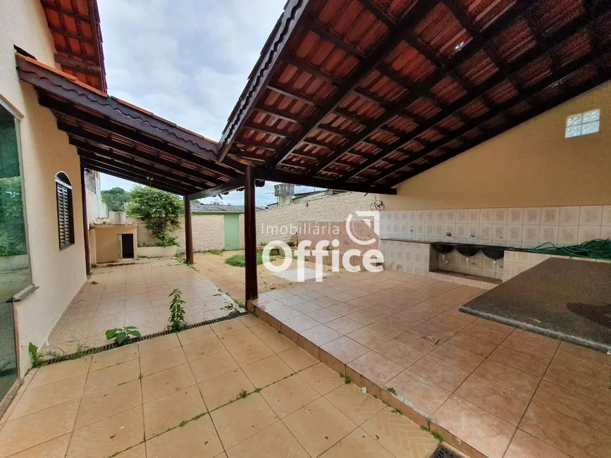Foto 4 de Casa com 3 quartos à venda, 600m2 em Vila Santa Isabel, Anapolis - GO