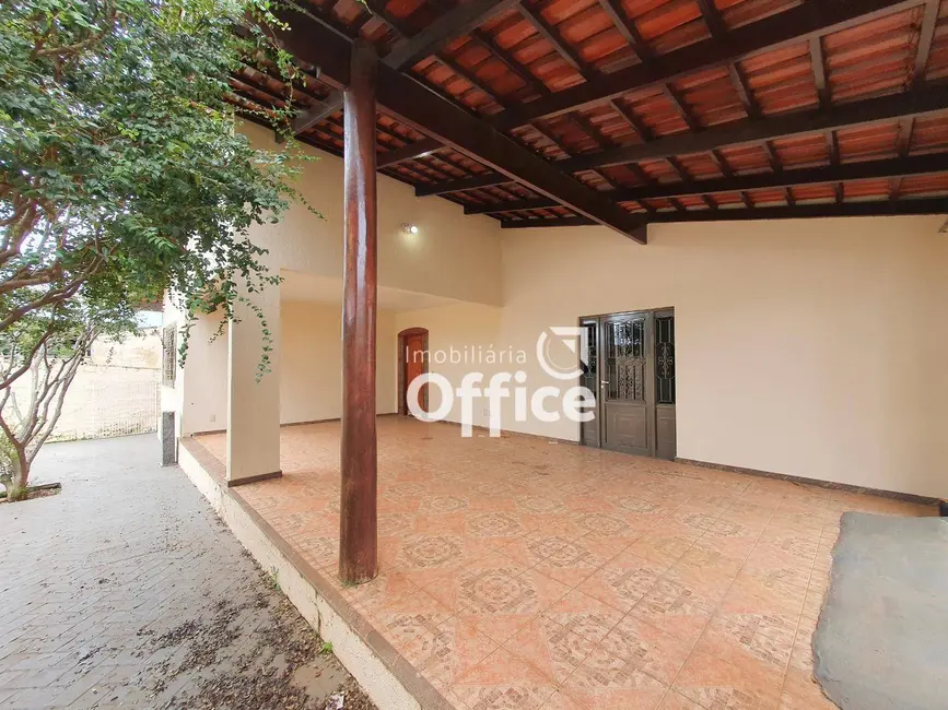 Foto 1 de Casa com 3 quartos à venda, 600m2 em Vila Santa Isabel, Anapolis - GO