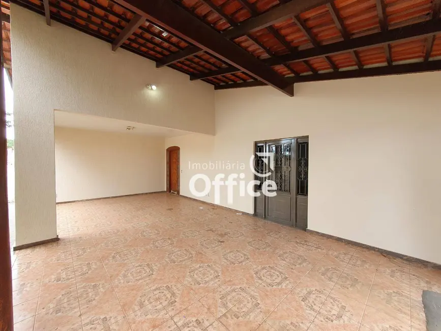 Foto 3 de Casa com 3 quartos à venda, 600m2 em Vila Santa Isabel, Anapolis - GO