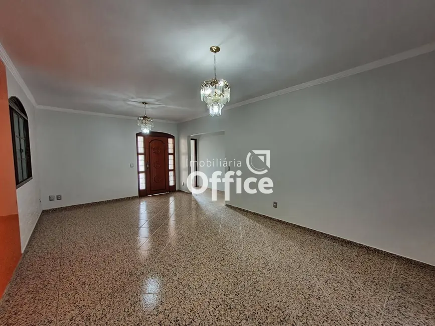 Foto 9 de Casa com 3 quartos à venda, 600m2 em Vila Santa Isabel, Anapolis - GO