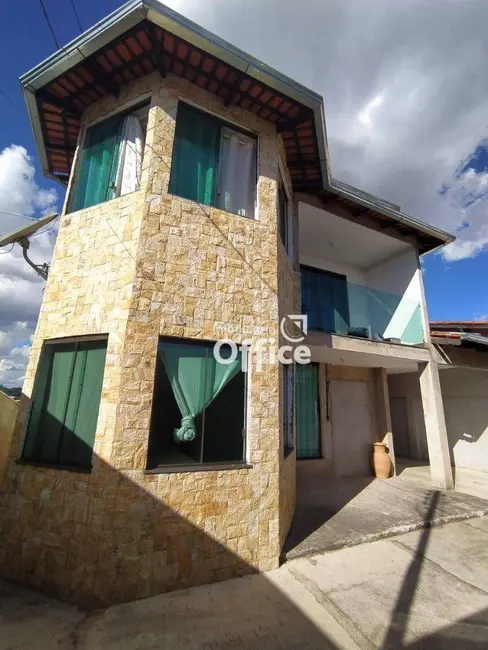 Foto 2 de Sobrado com 4 quartos à venda, 420m2 em Maracanã, Anapolis - GO