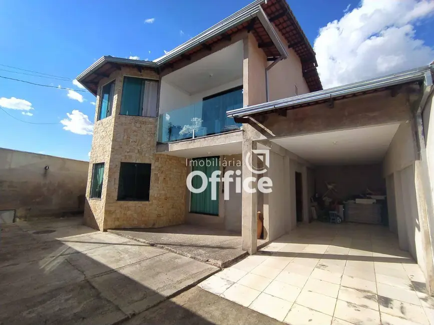 Foto 3 de Sobrado com 4 quartos à venda, 420m2 em Maracanã, Anapolis - GO