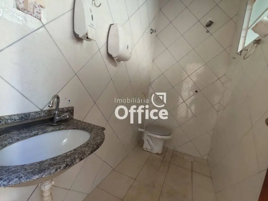 Casa com 4 quartos à venda, 300m2 em São Carlos, Anapolis - GO - imagem 8 Foto 8 de Casa com 4 quartos à venda, 300m2 em São Carlos, Anapolis - GO