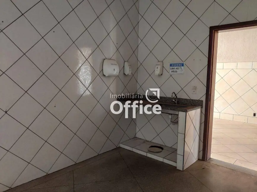 Casa com 4 quartos à venda, 300m2 em São Carlos, Anapolis - GO - imagem 3 Foto 3 de Casa com 4 quartos à venda, 300m2 em São Carlos, Anapolis - GO