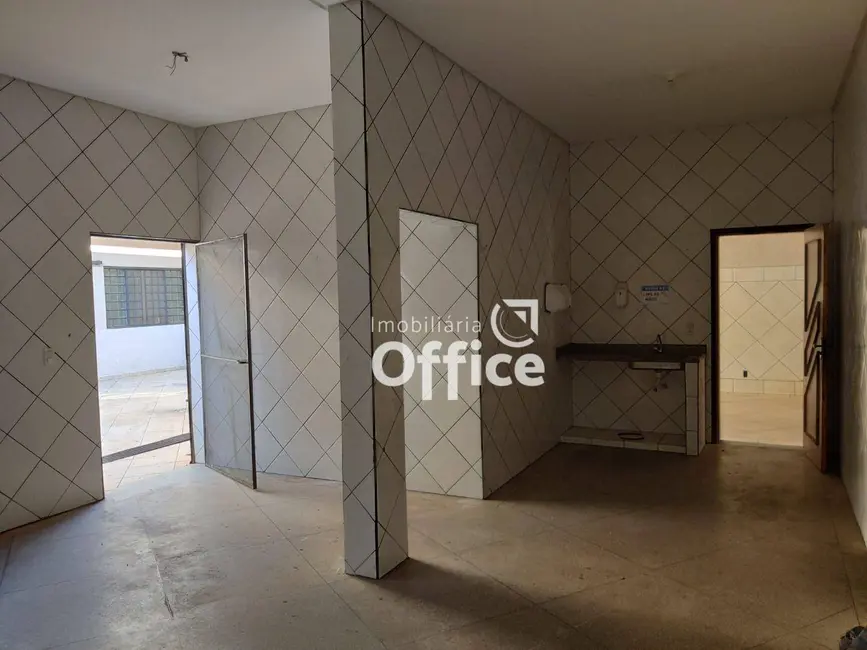 Casa com 4 quartos à venda, 300m2 em São Carlos, Anapolis - GO - imagem 4 Foto 4 de Casa com 4 quartos à venda, 300m2 em São Carlos, Anapolis - GO