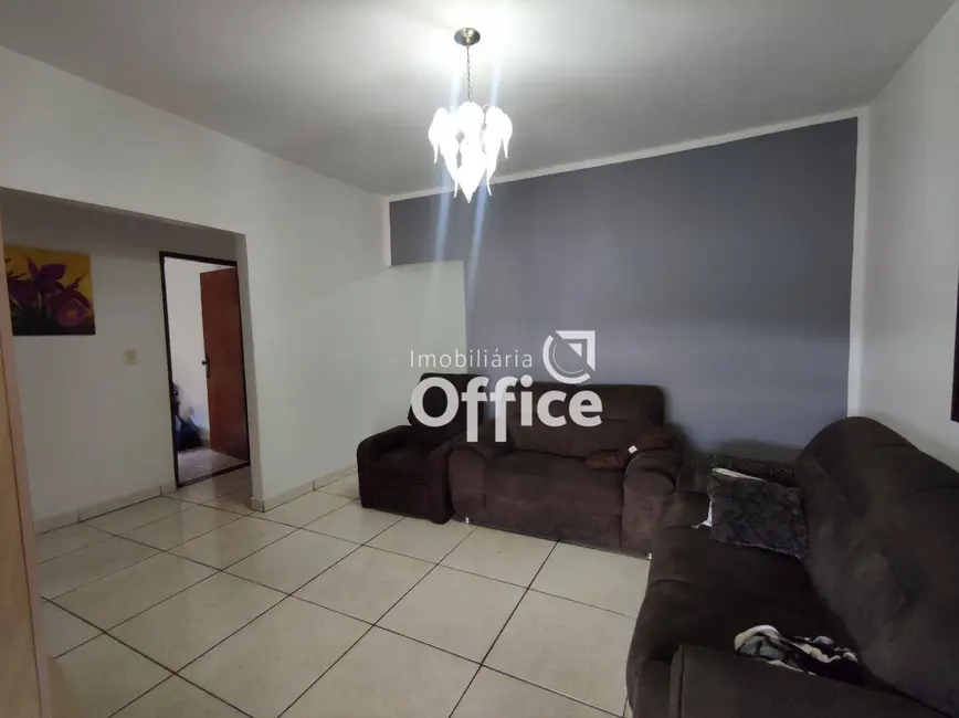 Foto 2 de Casa com 3 quartos à venda, 300m2 em Nova Alexandrina, Anapolis - GO