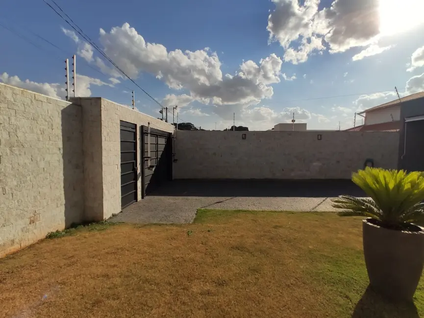Foto 4 de Casa com 3 quartos à venda, 360m2 em Residencial Jardins do Lago, Anapolis - GO