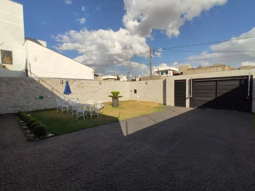 Foto 3 de Casa com 3 quartos à venda, 360m2 em Residencial Jardins do Lago, Anapolis - GO