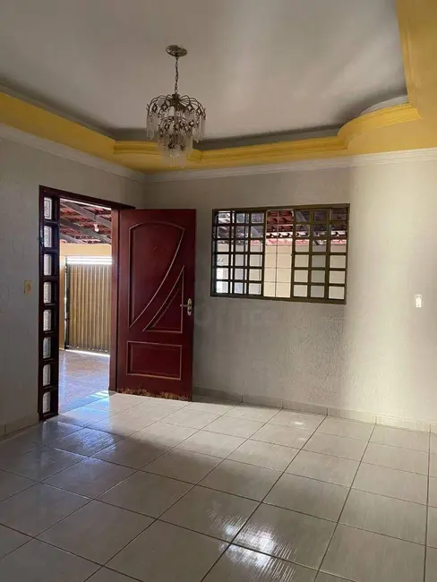 Casa com 3 quartos à venda, 156m2 em Setor Bougainville, Anapolis - GO - imagem 1 Foto 1 de Casa com 3 quartos à venda, 156m2 em Setor Bougainville, Anapolis - GO