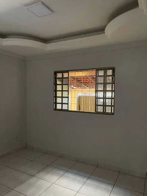 Casa com 3 quartos à venda, 156m2 em Setor Bougainville, Anapolis - GO - imagem 2 Foto 2 de Casa com 3 quartos à venda, 156m2 em Setor Bougainville, Anapolis - GO