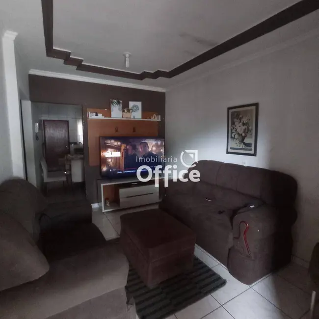 Foto 2 de Casa com 3 quartos à venda, 300m2 em Anapolis - GO