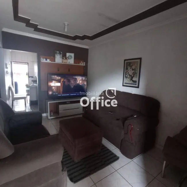 Foto 3 de Casa com 3 quartos à venda, 300m2 em Anapolis - GO