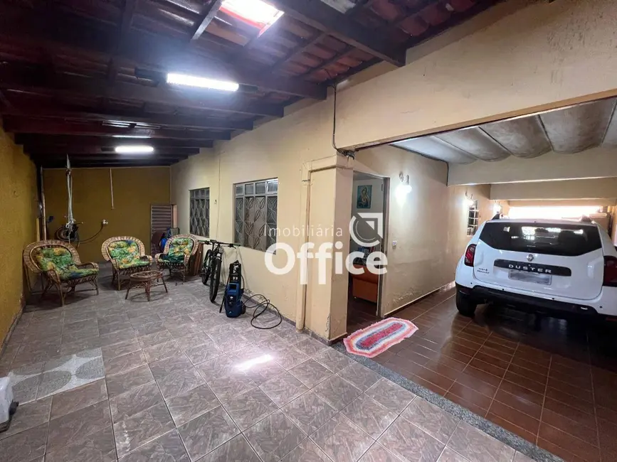 Foto 1 de Casa com 3 quartos à venda, 200m2 em Vila Santa Isabel, Anapolis - GO