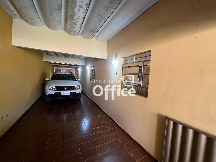 Casa com 3 quartos à venda, 200m2 em Vila Santa Isabel, Anapolis - GO - imagem 3 Foto 3 de Casa com 3 quartos à venda, 200m2 em Vila Santa Isabel, Anapolis - GO
