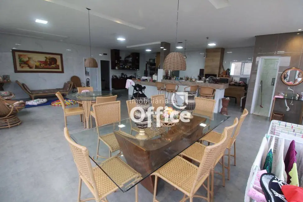 Sobrado com 3 quartos à venda, 900m2 em Anapolis - GO - imagem 4 Foto 4 de Sobrado com 3 quartos à venda, 900m2 em Anapolis - GO