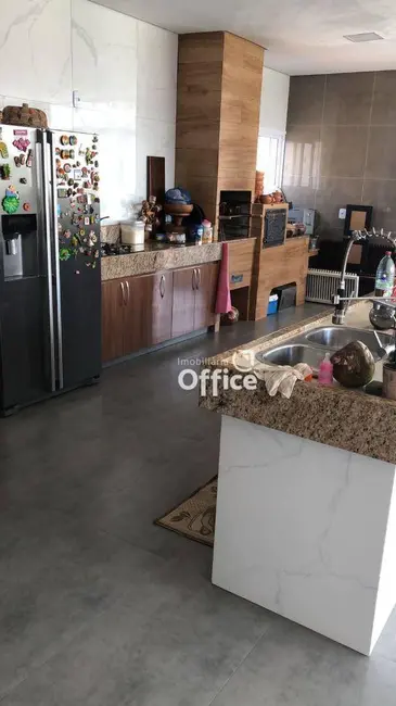 Sobrado com 3 quartos à venda, 900m2 em Anapolis - GO - imagem 6 Foto 6 de Sobrado com 3 quartos à venda, 900m2 em Anapolis - GO