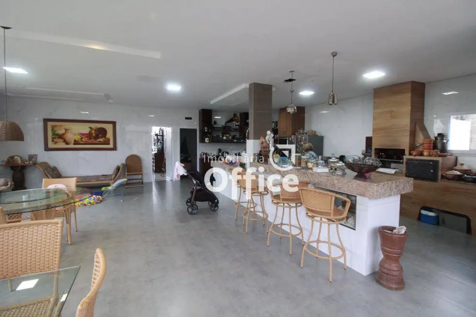 Sobrado com 3 quartos à venda, 900m2 em Anapolis - GO - imagem 3 Foto 3 de Sobrado com 3 quartos à venda, 900m2 em Anapolis - GO