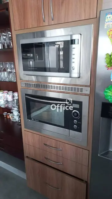 Sobrado com 3 quartos à venda, 900m2 em Anapolis - GO - imagem 8 Foto 8 de Sobrado com 3 quartos à venda, 900m2 em Anapolis - GO