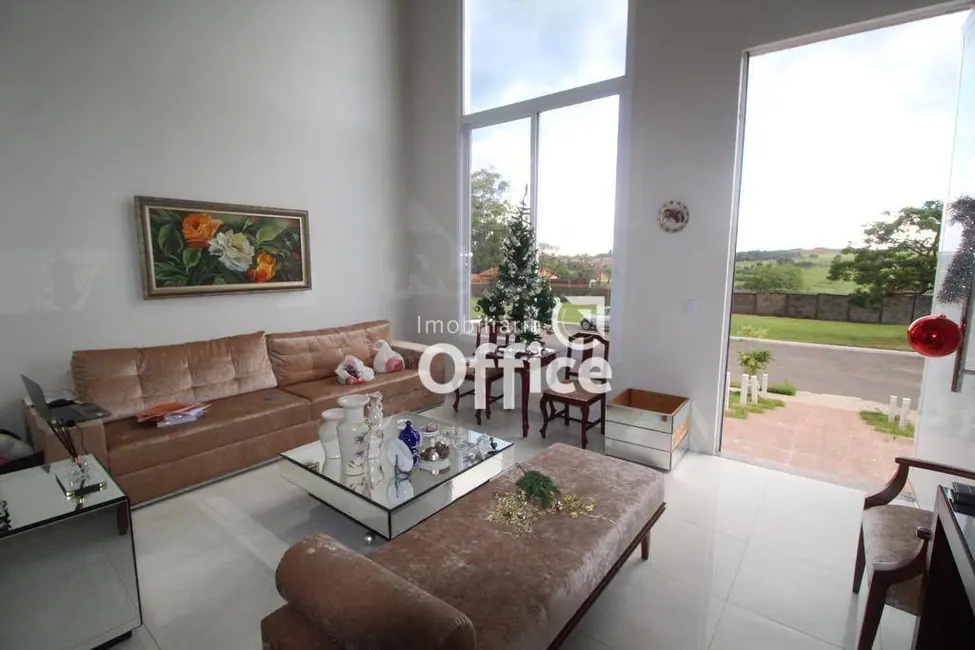 Sobrado com 3 quartos à venda, 900m2 em Anapolis - GO - imagem 9 Foto 9 de Sobrado com 3 quartos à venda, 900m2 em Anapolis - GO