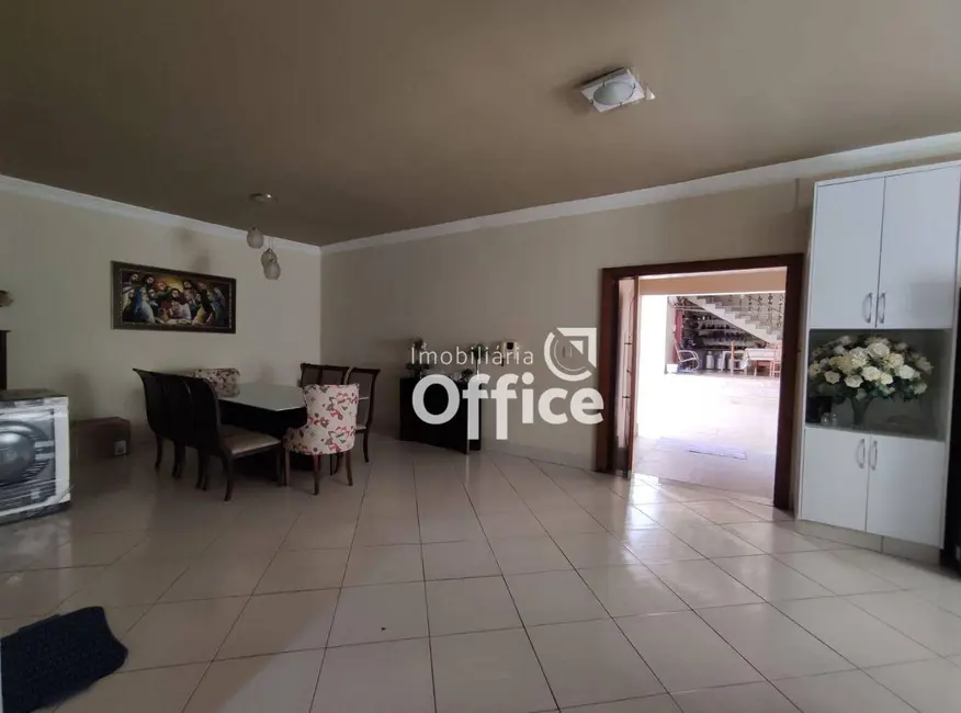 Sobrado com 4 quartos à venda, 270m2 em Santo André, Anapolis - GO - imagem 8 Foto 8 de Sobrado com 4 quartos à venda, 270m2 em Santo André, Anapolis - GO